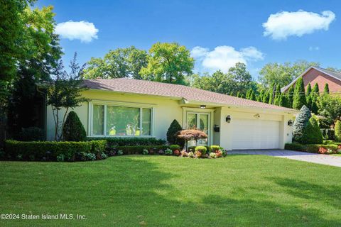 Photo of 86 Longfellow Avenue, Staten Island, NY 10301 (MLS # 2405044)