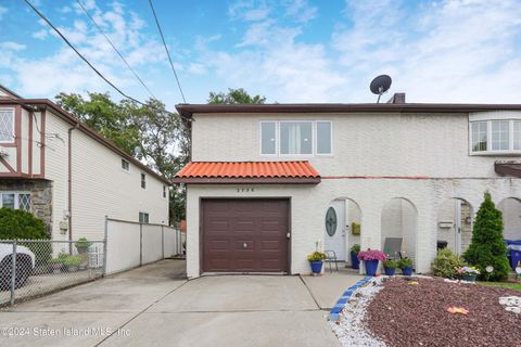 Photo of 2736 Amboy Road, Staten Island, NY 10306 (MLS # 2404261)