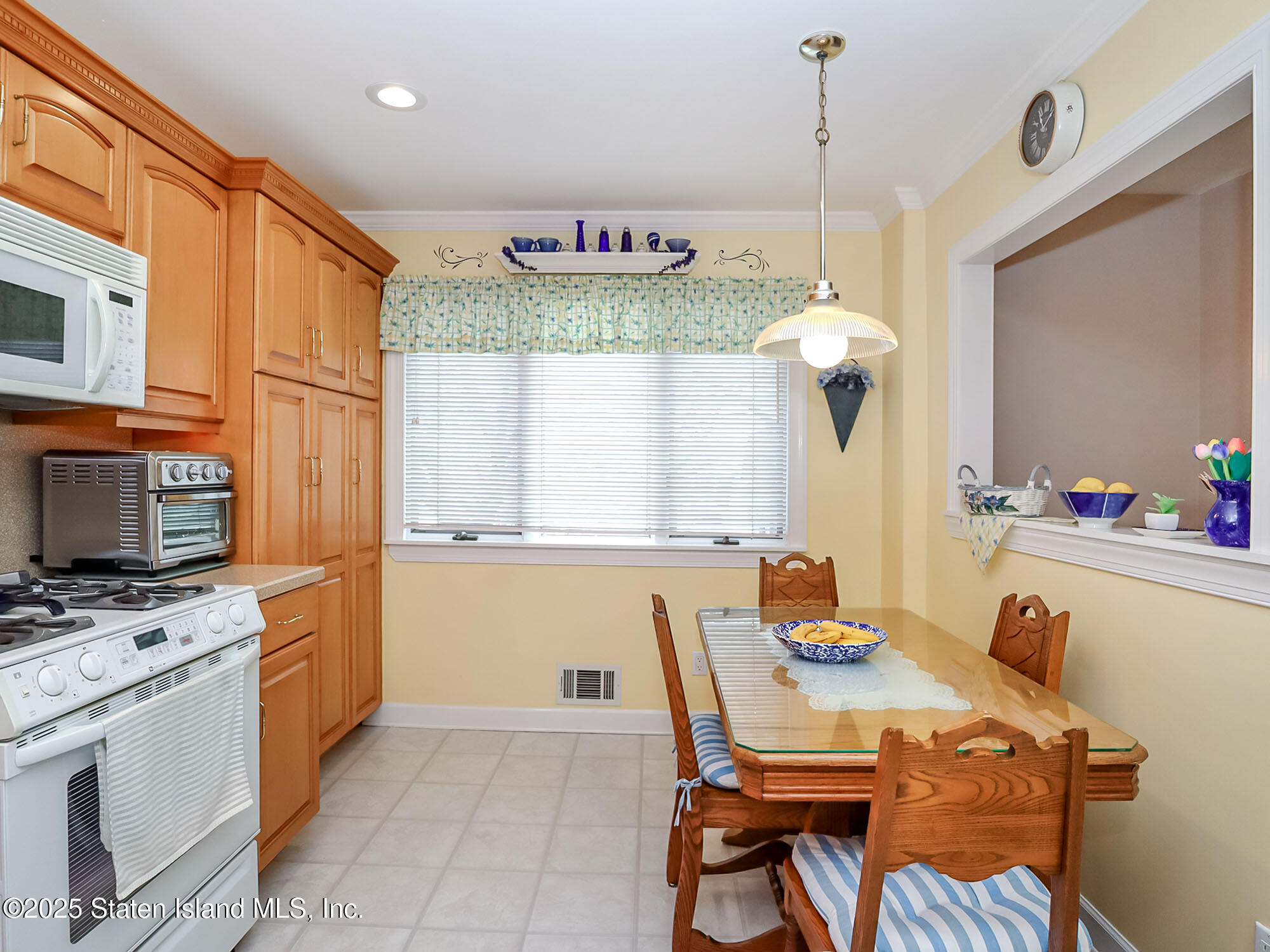 4 Russek Drive, Staten Island, New York image 6