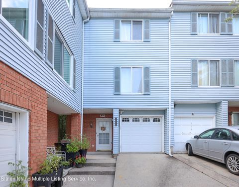 Photo of 574 Ilyssa Way, Staten Island, NY 10312 (MLS # 1163483)