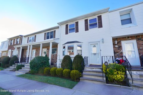 Photo of 21 Signs Road #B, Staten Island, NY 10314 (MLS # 2400650)