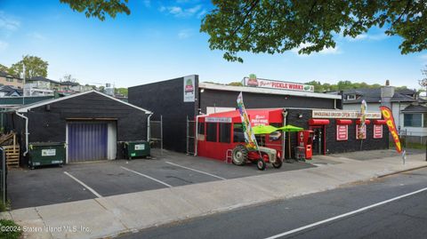 Photo of 11161120 Targee Street #B, Staten Island, NY 10304 (MLS # 2405878)