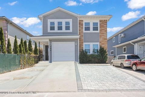 Photo of 104 Amador Street, Staten Island, NY 10303 (MLS # 2601825)