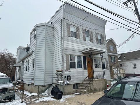 Photo of 54 Holland Avenue, Staten Island, NY 10303 (MLS # 2401647)