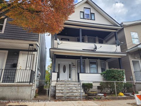 Photo of 65 Gordon Street, Staten Island, NY 10304 (MLS # 1165504)