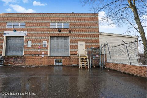 Photo of 112 Industrial Loop E, Staten Island, NY 10309 (MLS # 2600021)