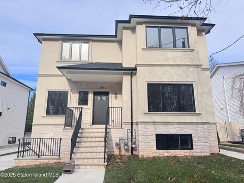 Photo of 89 Mcbaine Avenue, Staten Island, NY 10309 (MLS # 2500322)