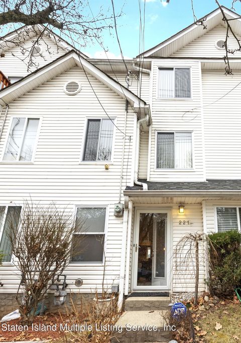 Photo of 221 Arlo Road, Staten Island, NY 10301 (MLS # 1159730)