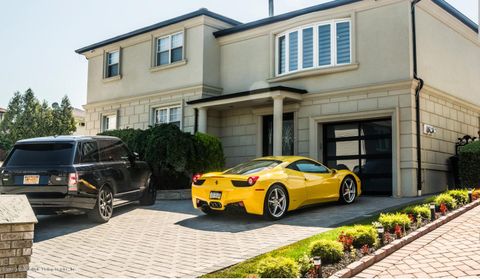 Photo of 28 Juni Court, Staten Island, NY 10314 (MLS # 2404247)