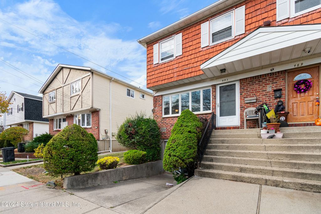 Photo of 491 Harold Street, Staten Island, NY 10314 (MLS # 2406173)