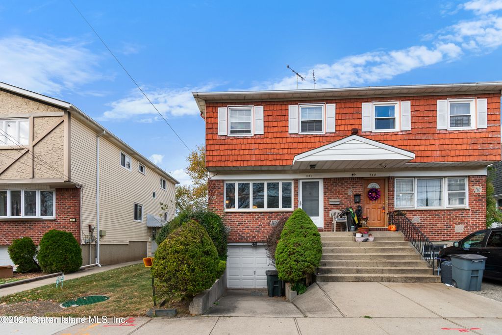 Photo of 491 Harold Street, Staten Island, NY 10314 (MLS # 2406173)