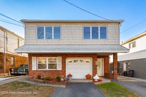 Photo of 48 Braisted Avenue, Staten Island, NY 10314 (MLS # 2406742)