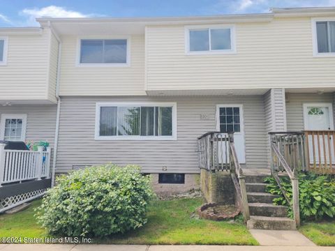 Photo of 430 Caswell Avenue #1, Staten Island, NY 10314 (MLS # 2404898)