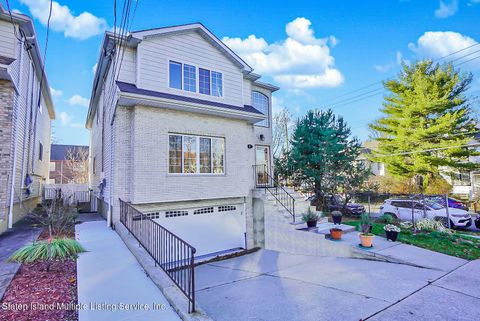 Photo of 2 Clinton Court, Staten Island, NY 10301 (MLS # 1159179)