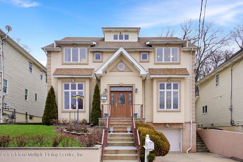 Photo of 83 Glendale Avenue, Staten Island, NY 10304 (MLS # 1160674)