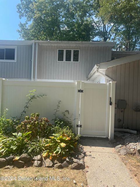 Photo of 410 Sprague Avenue, Staten Island, NY 10307 (MLS # 2404359)