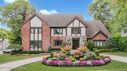 Photo of 42 Elmhurst Avenue, Staten Island, NY 10301 (MLS # 2501260)