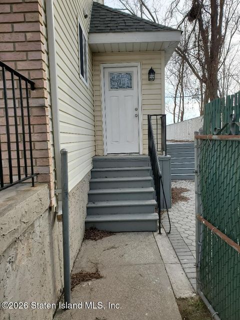 Photo of 124 Pelican Circle, Staten Island, NY 10306 (MLS # 2600158)