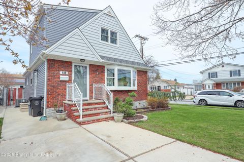 Photo of 139 Kennington Street, Staten Island, NY 10308 (MLS # 2501875)