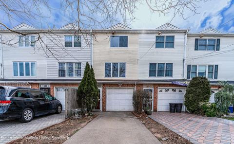 Photo of 496 Liberty Avenue, Staten Island, NY 10305 (MLS # 2401480)