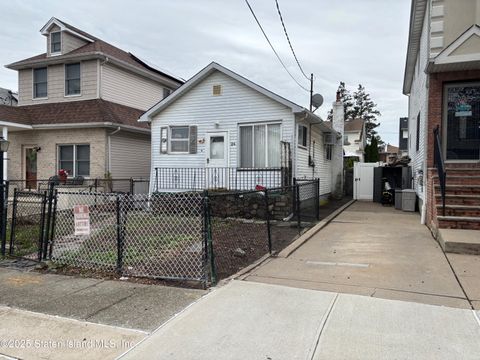 Photo of 24 Glover Street, Staten Island, NY 10308 (MLS # 2501825)