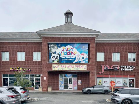 Photo of 2965 W Veterans Road, Staten Island, NY 10309 (MLS # 2506789)