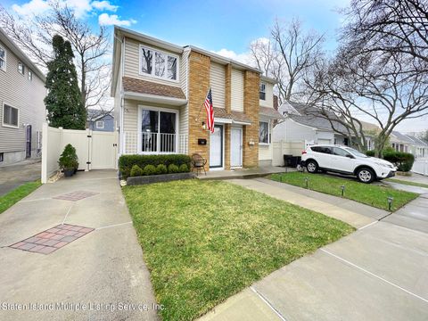 Photo of 46 Kirshon Avenue, Staten Island, NY 10314 (MLS # 2400069)