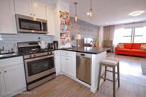 Photo of 1000 Clove Road #7g, Staten Island, NY 10301 (MLS # 2504281)