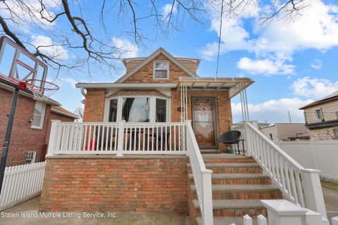 Photo of 249 Jerome Avenue, Staten Island, NY 10305 (MLS # 2400804)