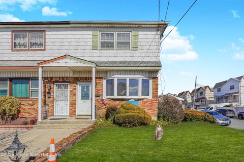Photo of 825 Tysens Lane, Staten Island, NY 10306 (MLS # 2500895)