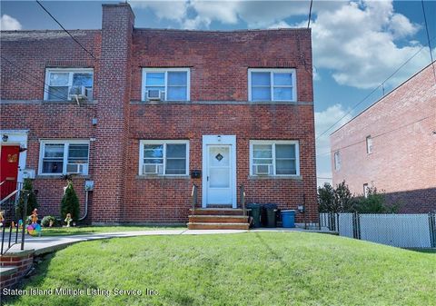 Photo of 20 Hodges Place, Staten Island, NY 10314 (MLS # 1164841)