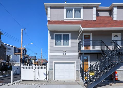 Photo of 169 Cedar Grove Avenue, Staten Island, NY 10306 (MLS # 2401243)