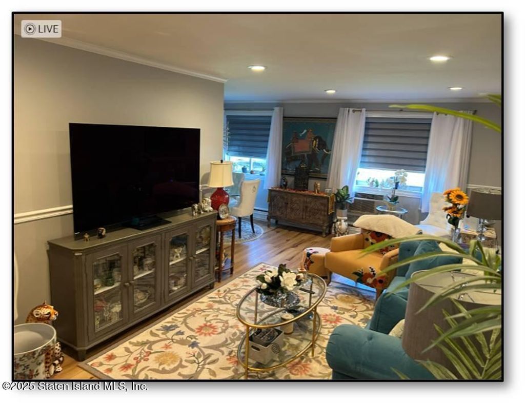 Photo of 21 Gadsen Place #1 B, Staten Island, NY 10314 (MLS # 2506260)