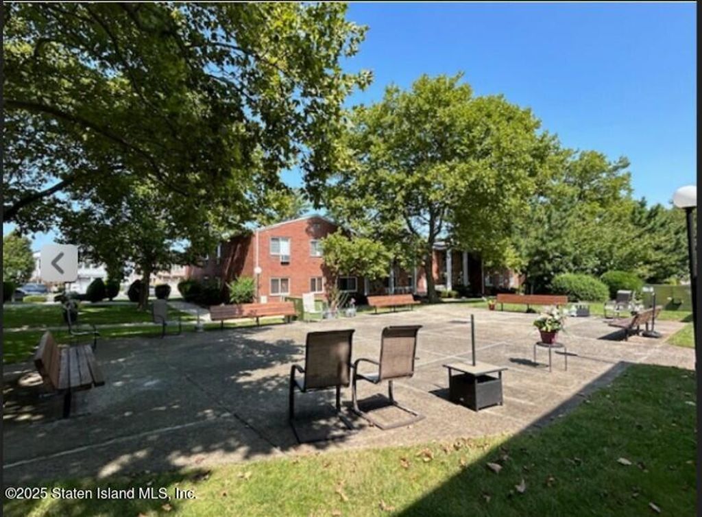 Photo of 21 Gadsen Place #1 B, Staten Island, NY 10314 (MLS # 2506260)