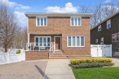 Photo of 825 Willowbrook Road, Staten Island, NY 10314 (MLS # 2601583)