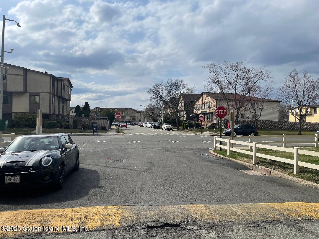 15 Parkview Loop #15, Staten Island, New York image 4