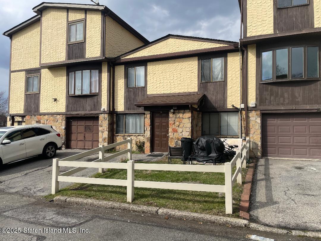 15 Parkview Loop #15, Staten Island, New York image 1