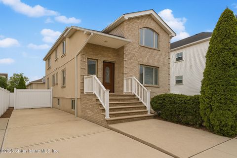 Photo of Staten Island, NY 10309 (MLS # 2506994)