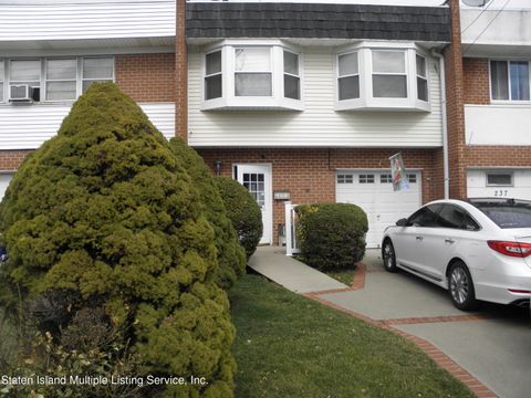 Photo of 239 Jules Drive, Staten Island, NY 10314 (MLS # 1161071)