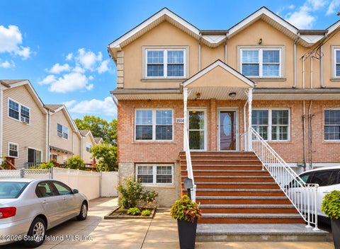 Homes For Sale - 1504 Castleton Avenue<br/> Staten Island, NY 10302