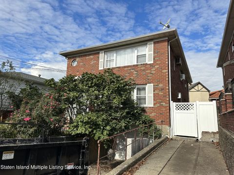 Photo of 35 Sunnyside Terrace, Staten Island, NY 10301 (MLS # 1165009)