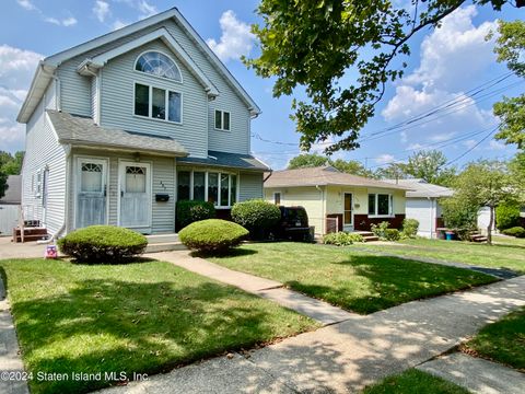 Photo of 487 Clifton Avenue, Staten Island, NY 10305 (MLS # 2404706)