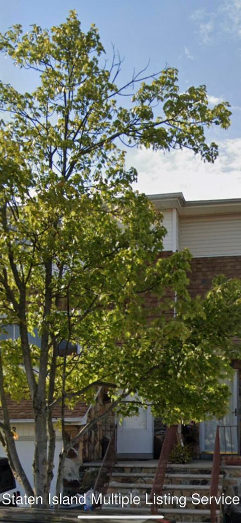 Photo of 52 Nehring Avenue, Staten Island, NY 10314 (MLS # 1156552)