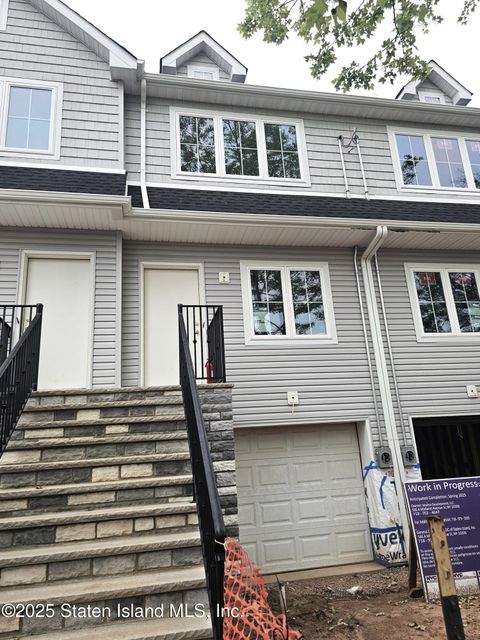Photo of 327 Pulaski Avenue, Staten Island, NY 10303 (MLS # 2503267)
