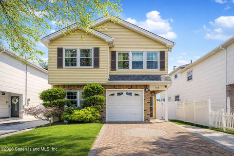 Photo of 158 Charleston Avenue, Staten Island, NY 10309 (MLS # 2602135)