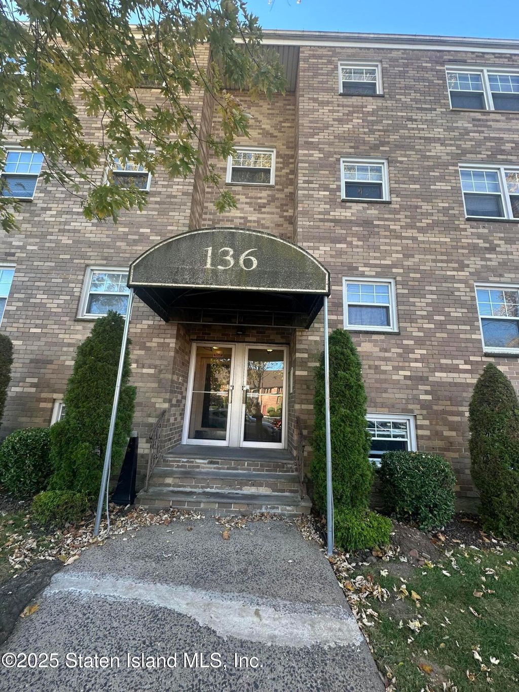 Photo of 136 Greenleaf Avenue, Staten Island, NY 10310 (MLS # 2506551)