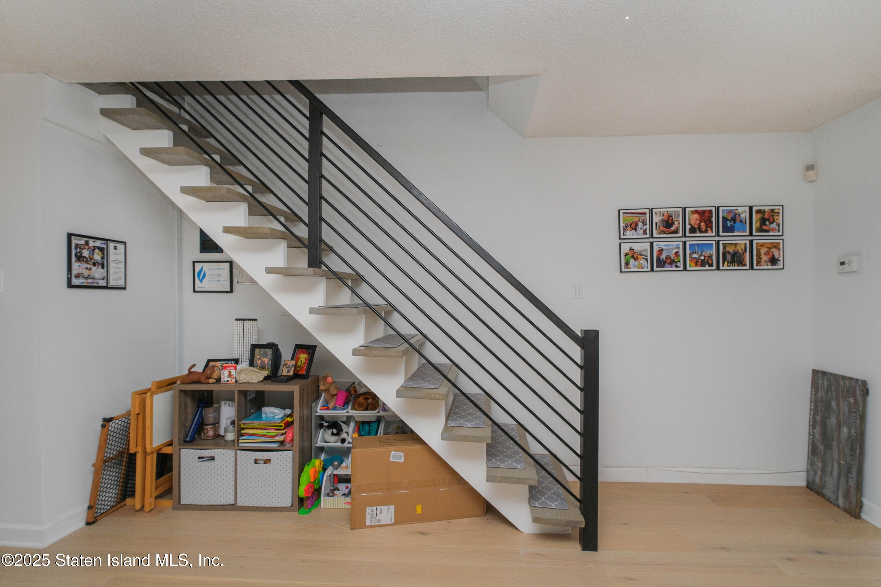 9 Rolling Hill Green, Staten Island, New York image 8
