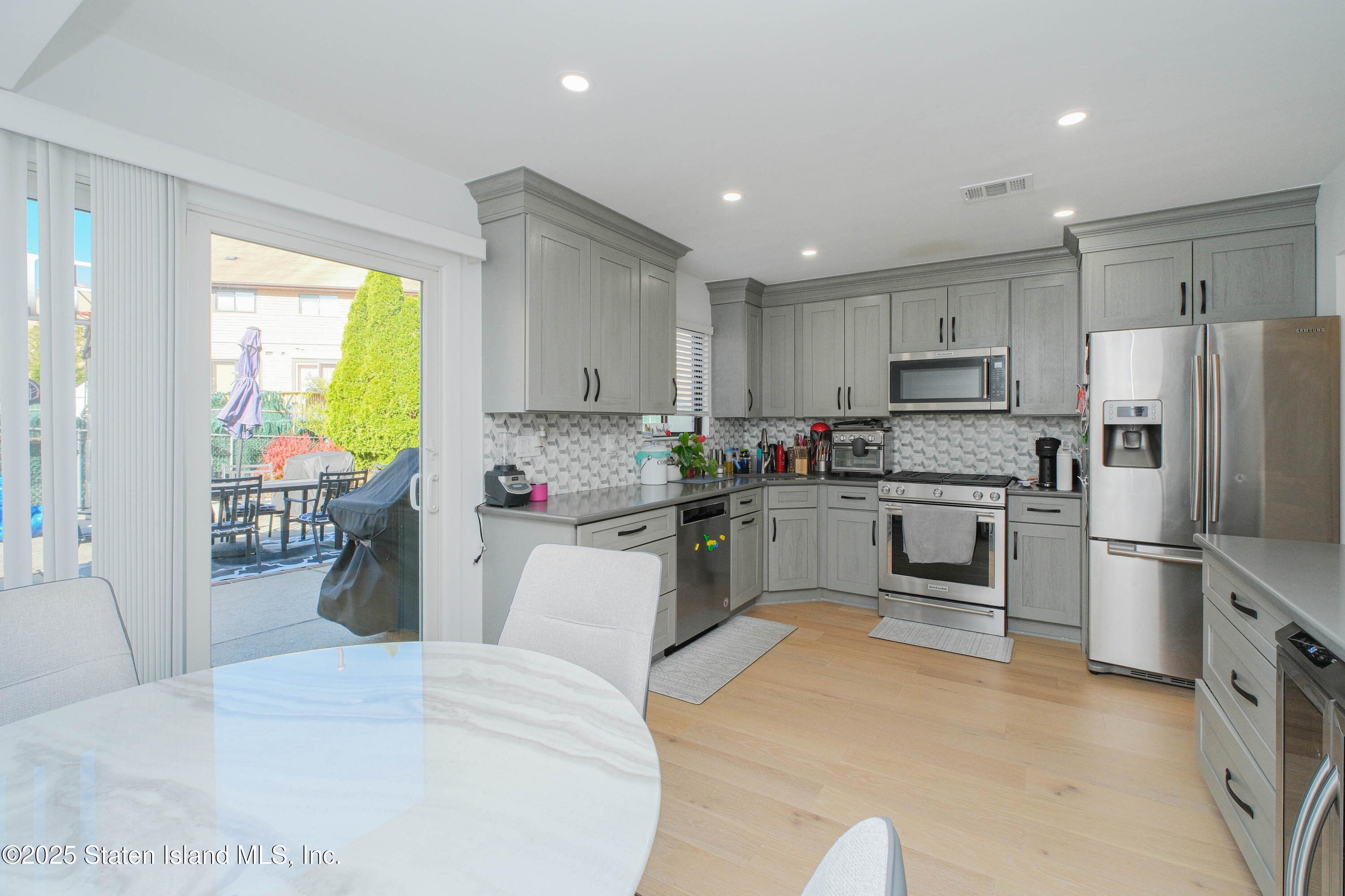 9 Rolling Hill Green, Staten Island, New York image 13