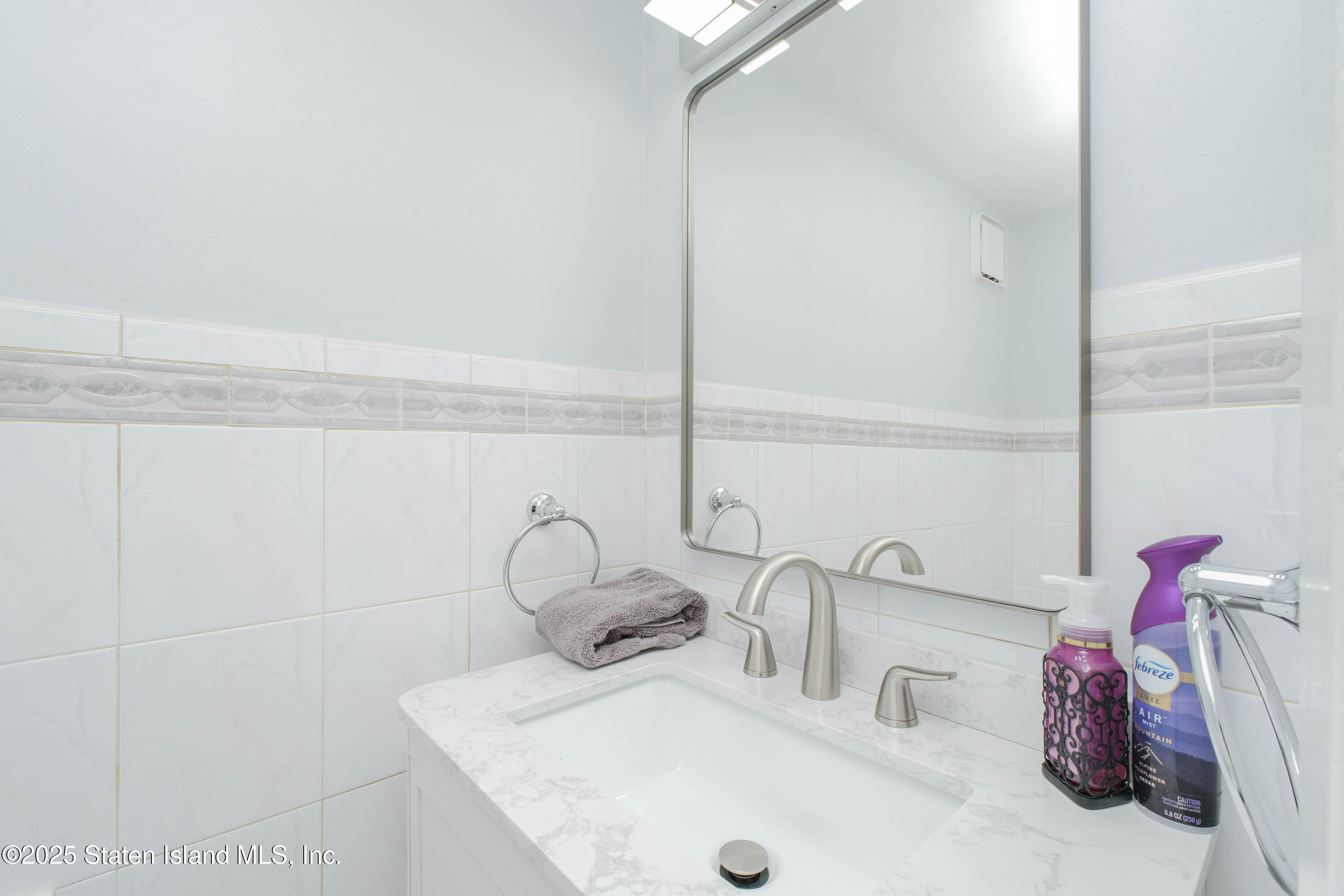 9 Rolling Hill Green, Staten Island, New York image 12