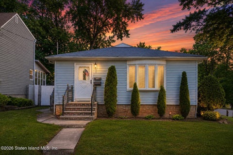 Photo of 263 Thornycroft Avenue, Staten Island, NY 10312 (MLS # 2603250)